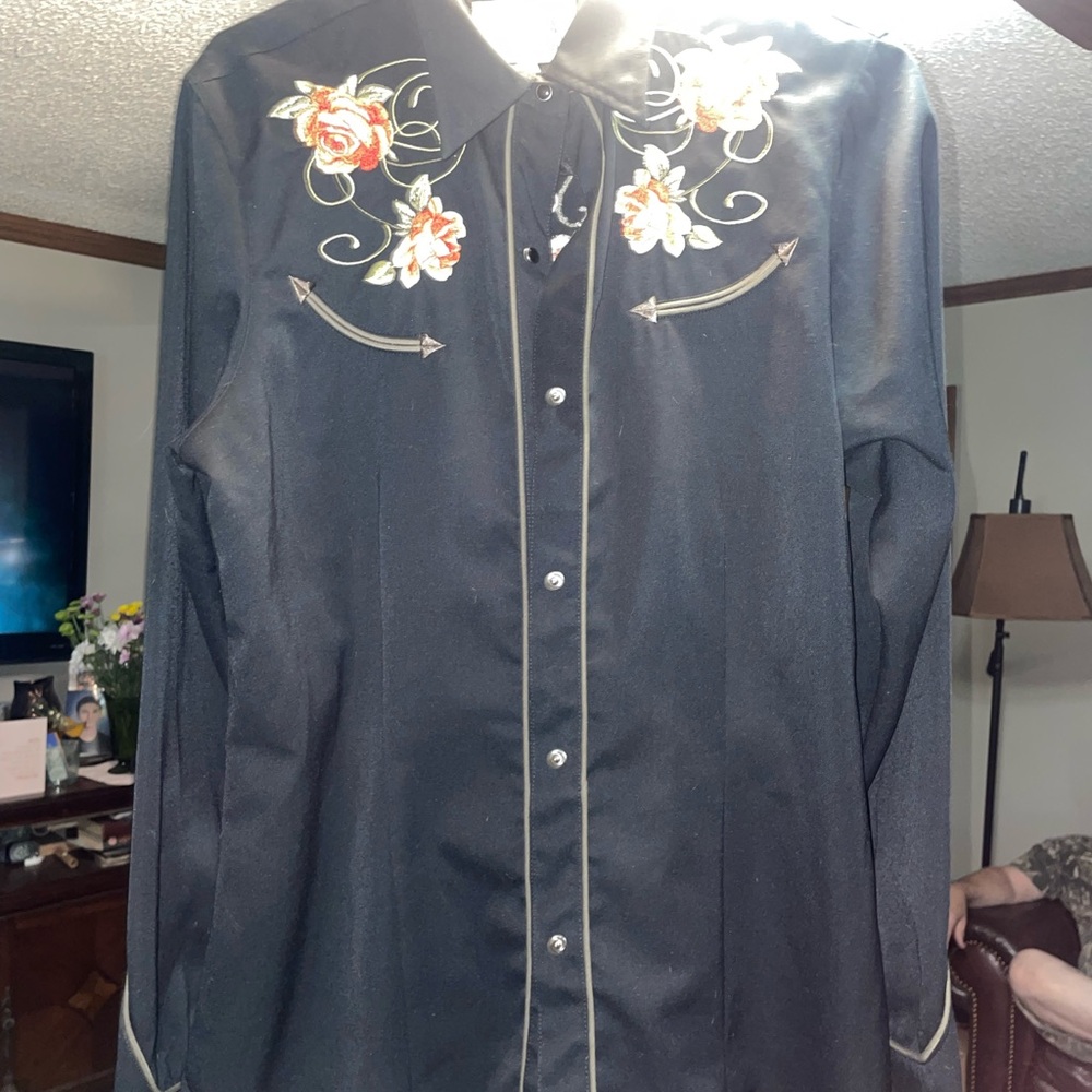 Embroidered Rose Black Pearl snap Shirt